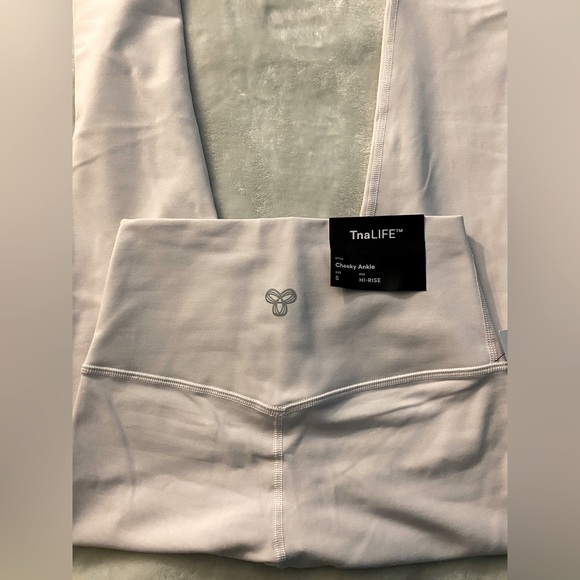 NWT Aritzia TNA Cheeky Leggings - Picture 3 of 6